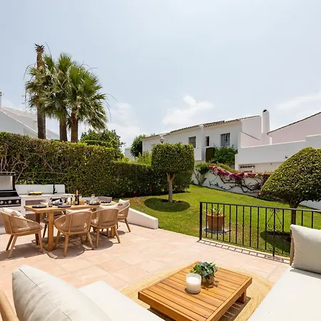 Modern Family Friendly Townhouse In Nueva Andalucia Villa