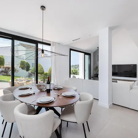 Modern Family Friendly Townhouse In Nueva Andalucia Villa *